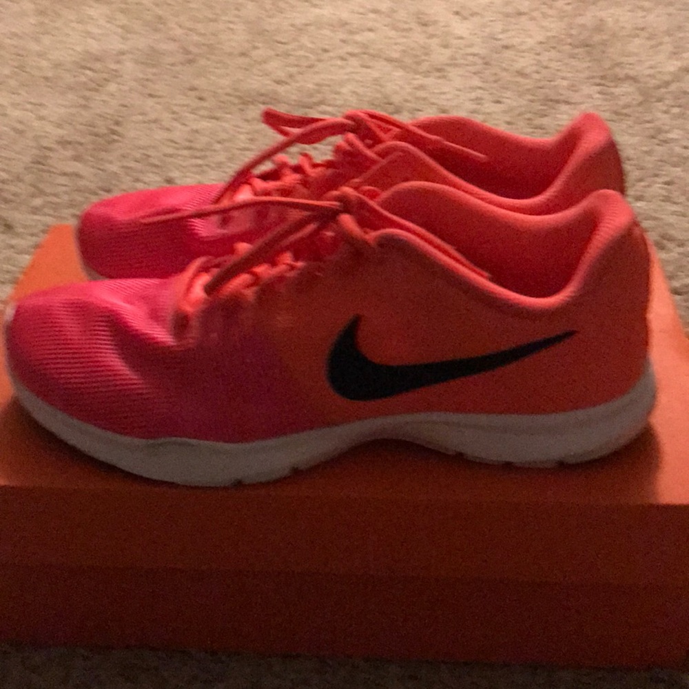 Nike Flex Bijoux Sneakers. Size: 7Y